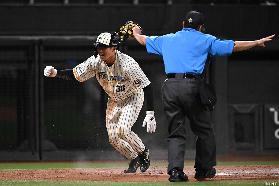 7回裏、生還する石井選手