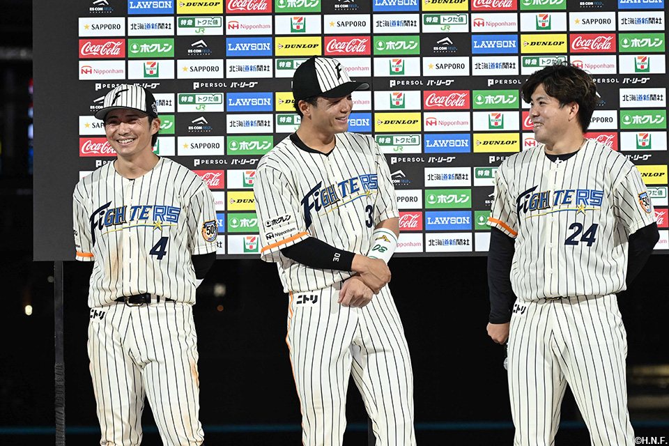 ヒーローの上川畑選手、郡司選手、金村投手01