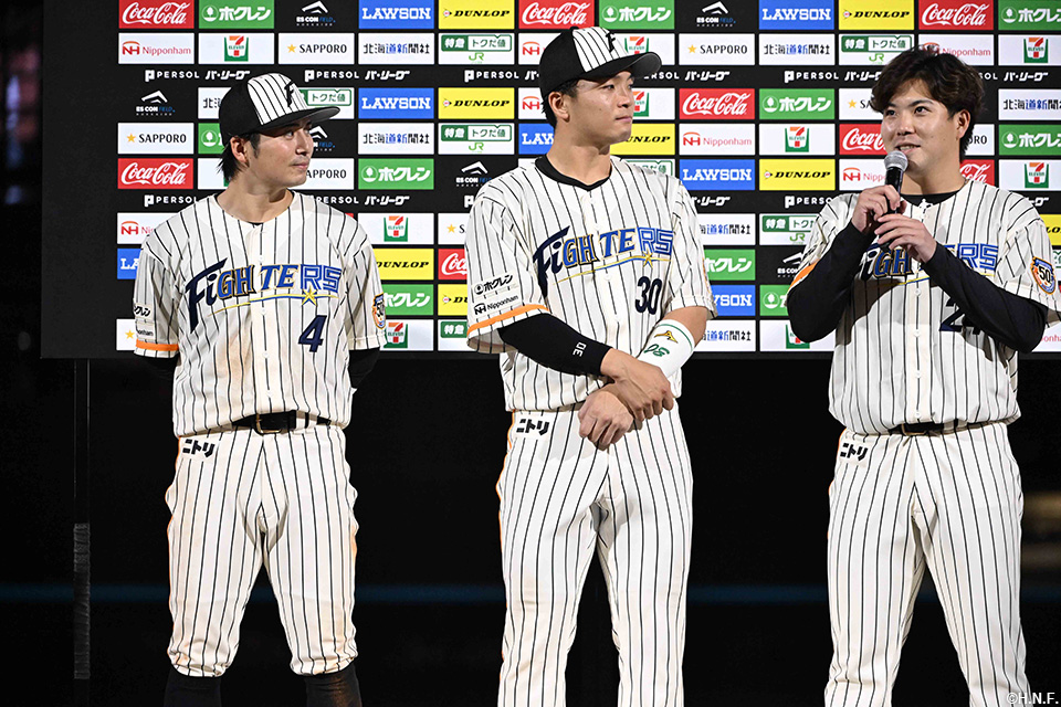 ヒーローの上川畑選手、郡司選手、金村投手02