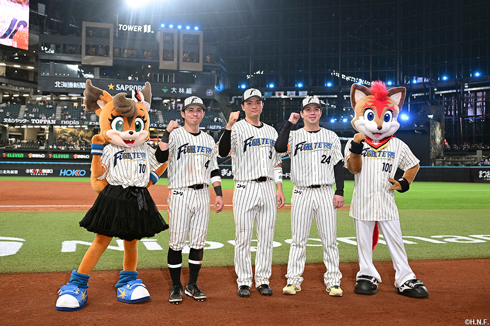 ヒーローの上川畑選手、郡司選手、金村投手03