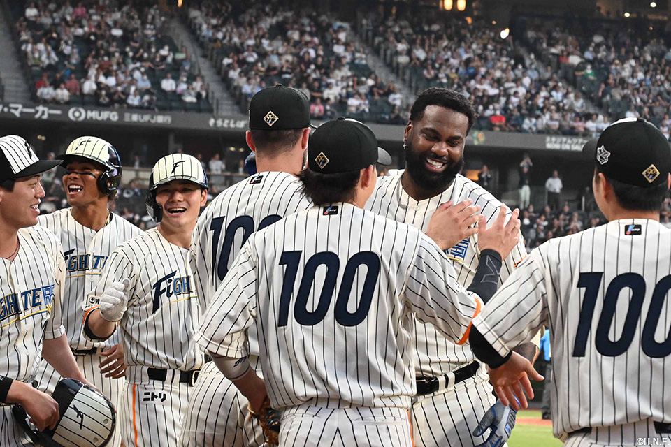 3回裏、逆転満塁本塁打を放つレイエス選手04