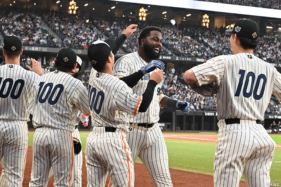 3回裏、逆転満塁本塁打を放つレイエス選手05