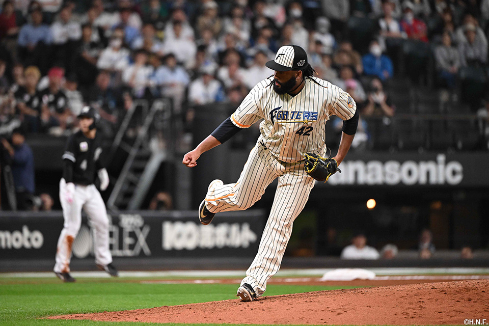 6回、三番手のザバラ投手