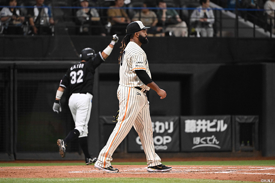 6回表、逆転を許したザバラ投手