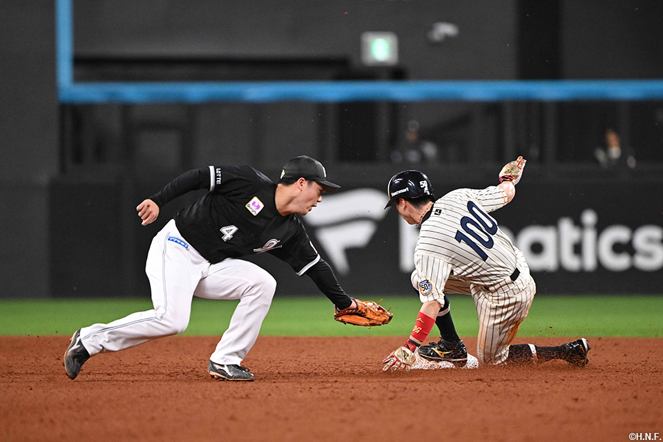 5回裏、盗塁をきめる五十幡選手01