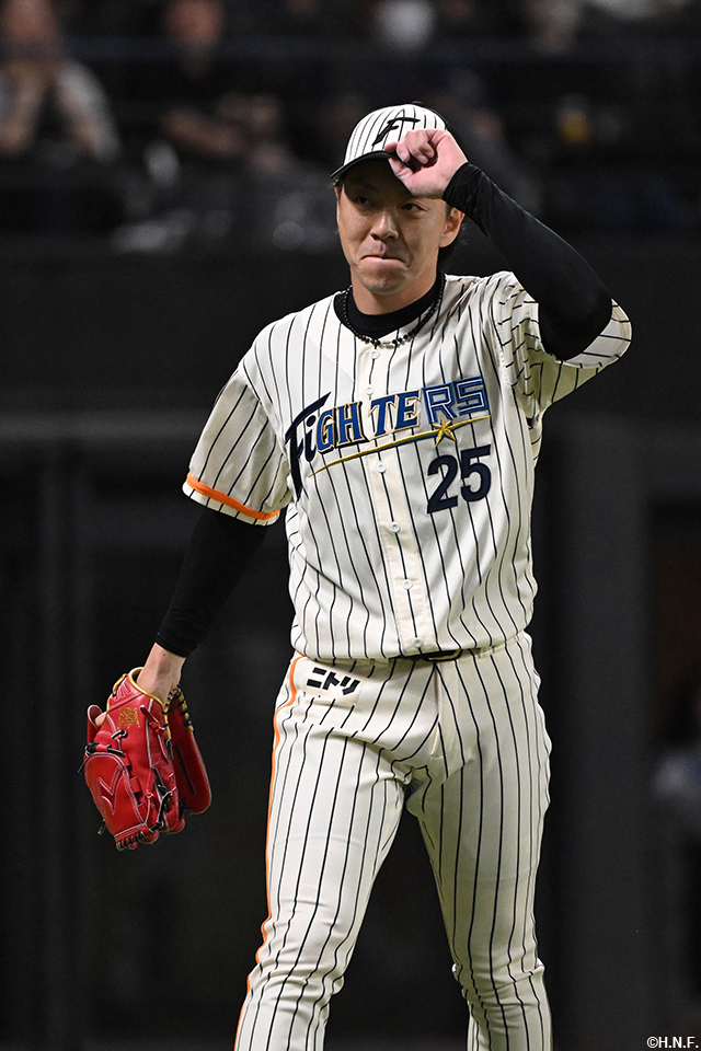 7回表を抑えた宮西投手01