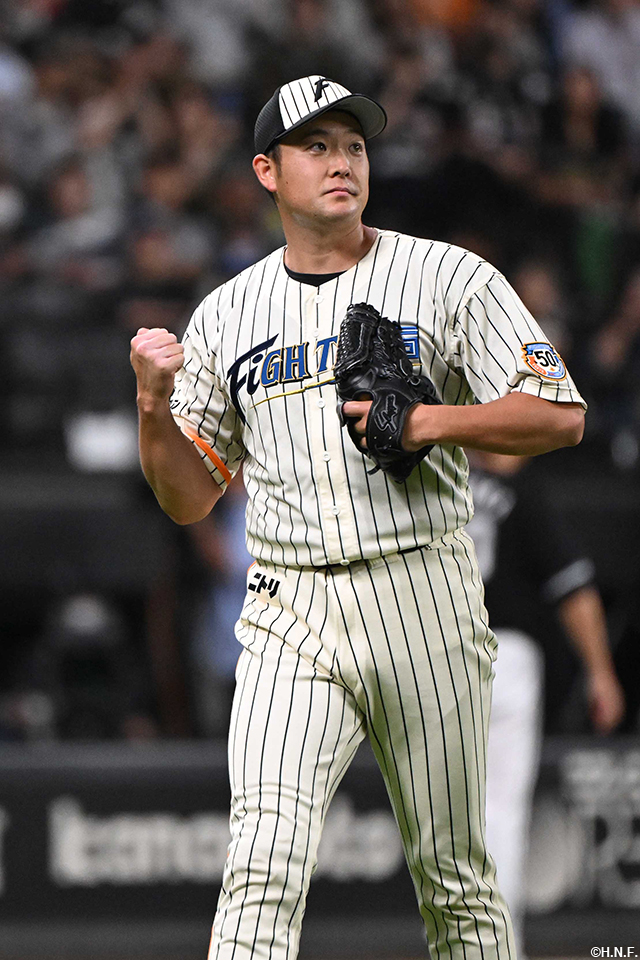 8回表を三者凡退に抑えた齋藤友投手