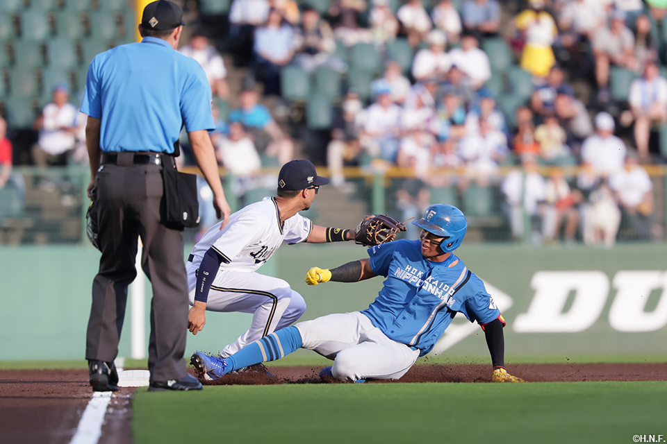 1回表、三塁打を放った水谷選手