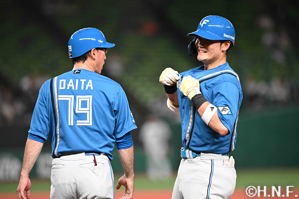 9回裏、ライトへ適時打を放った清宮選手