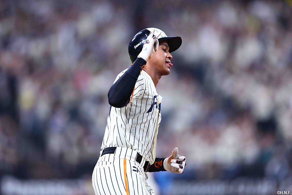 6回裏、逆転の2ランを放つ万波選手02