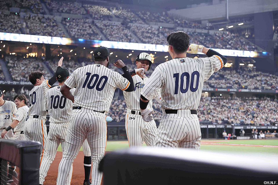 6回裏、逆転の2ランを放つ万波選手03