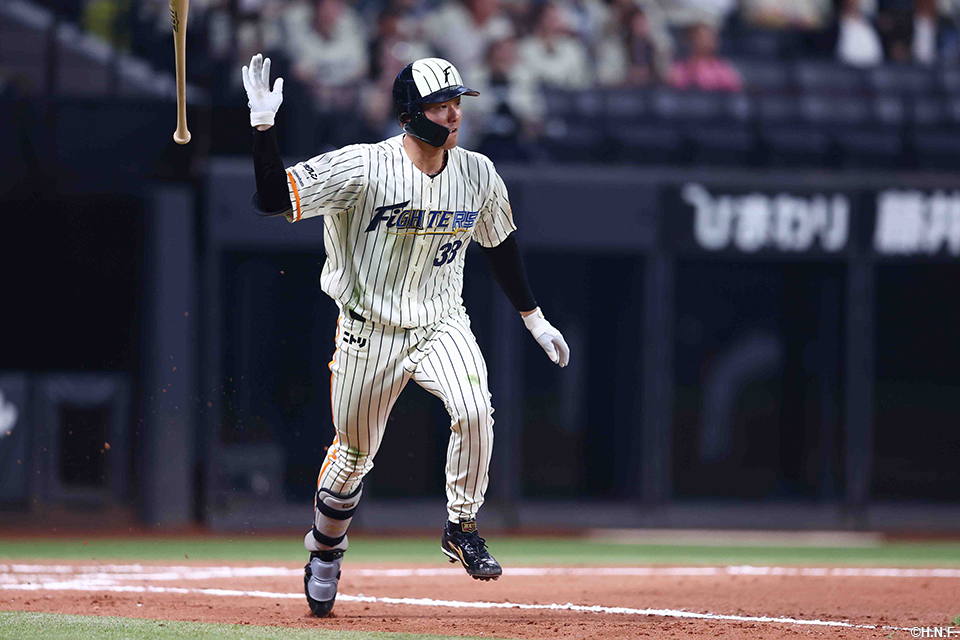 10回裏、同点の本塁打を放った石井選手01