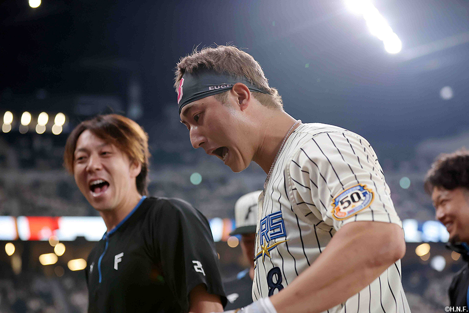 12回裏、本塁打を放つ淺間選手02