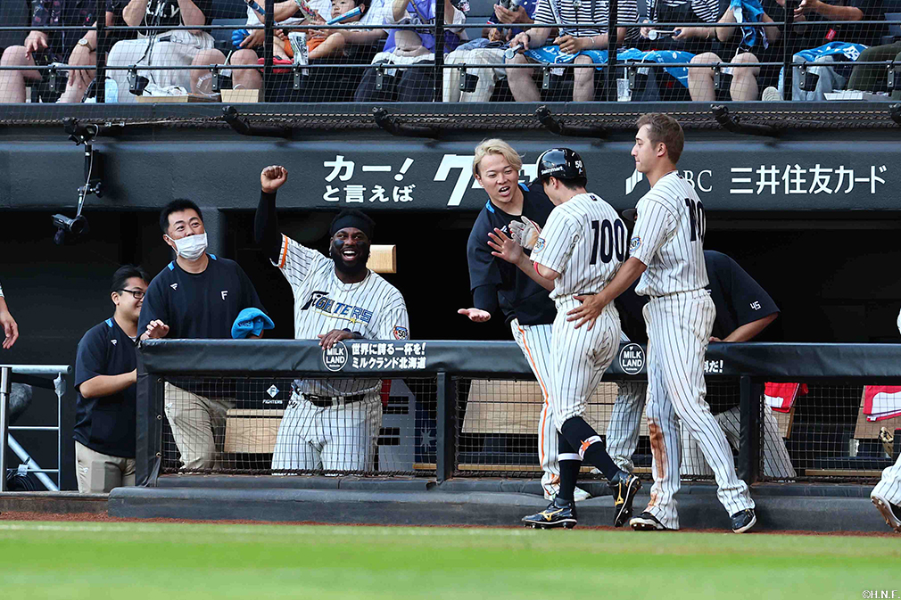 8回裏、生還した五十幡選手