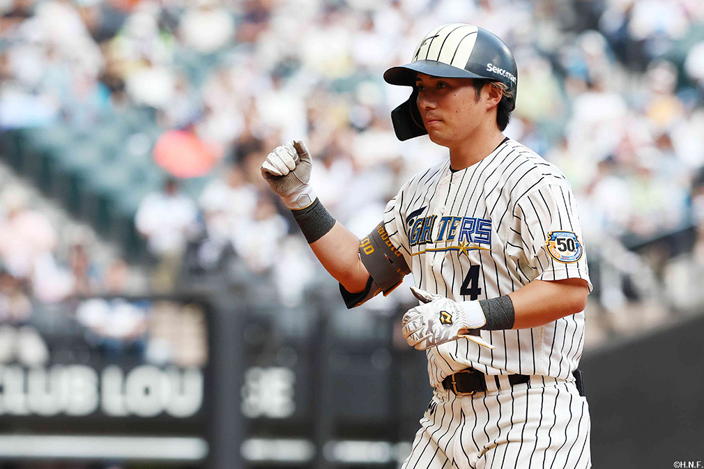 5回裏、レフトへヒットを放った上川畑選手