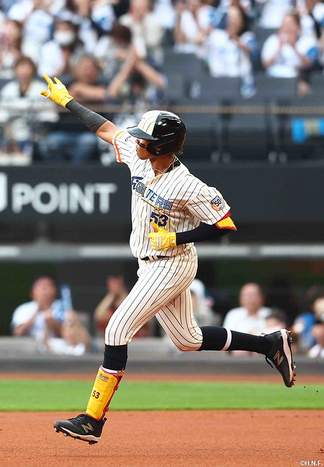 1回裏、先頭打者本塁打を放った水谷選手01