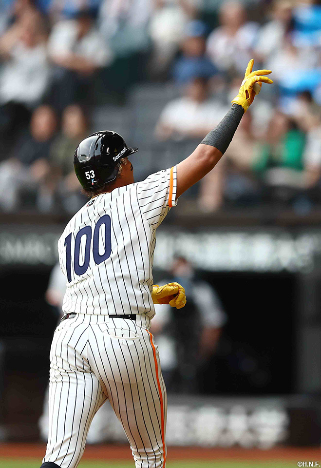 1回裏、先頭打者本塁打を放った水谷選手02