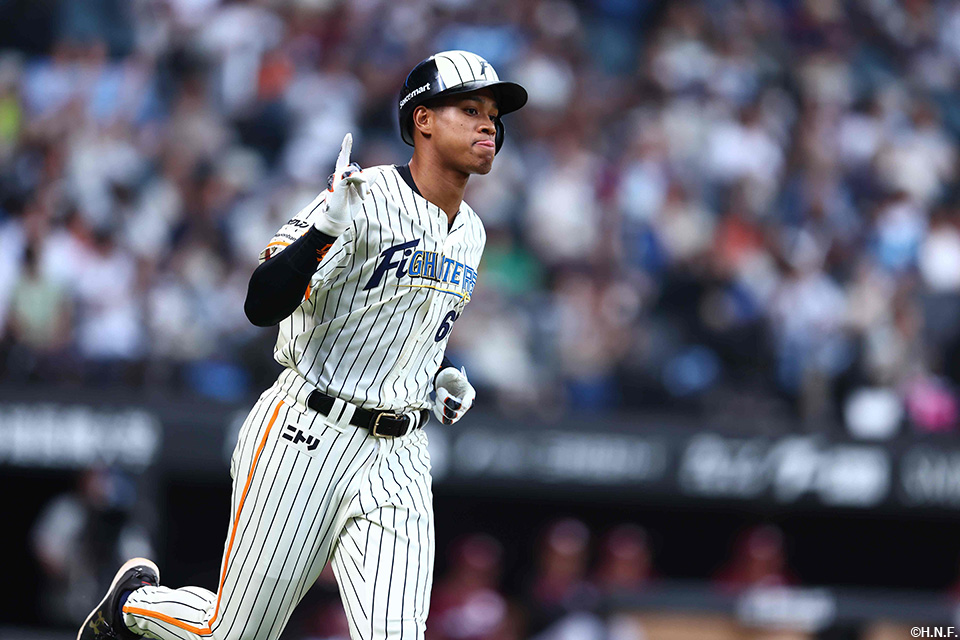 3回裏、レフトスタンドへ特大弾を放つ万波選手02