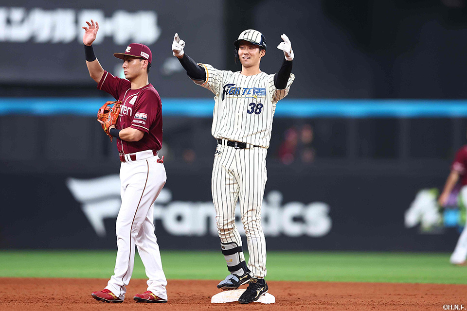 8回裏、2点適時打を放った石井選手