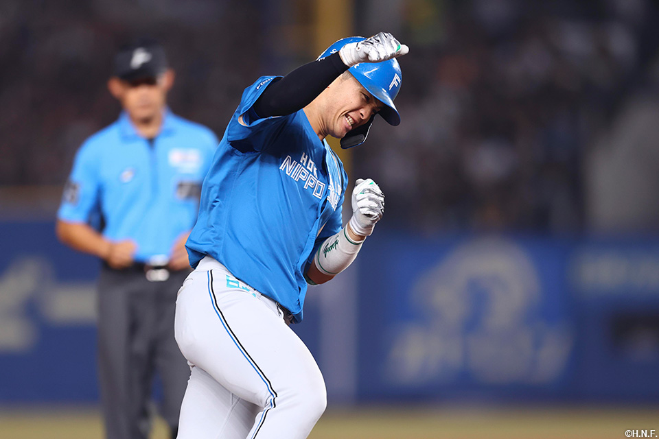 9回表、レフトスタンドへ一発を放つ郡司選手03