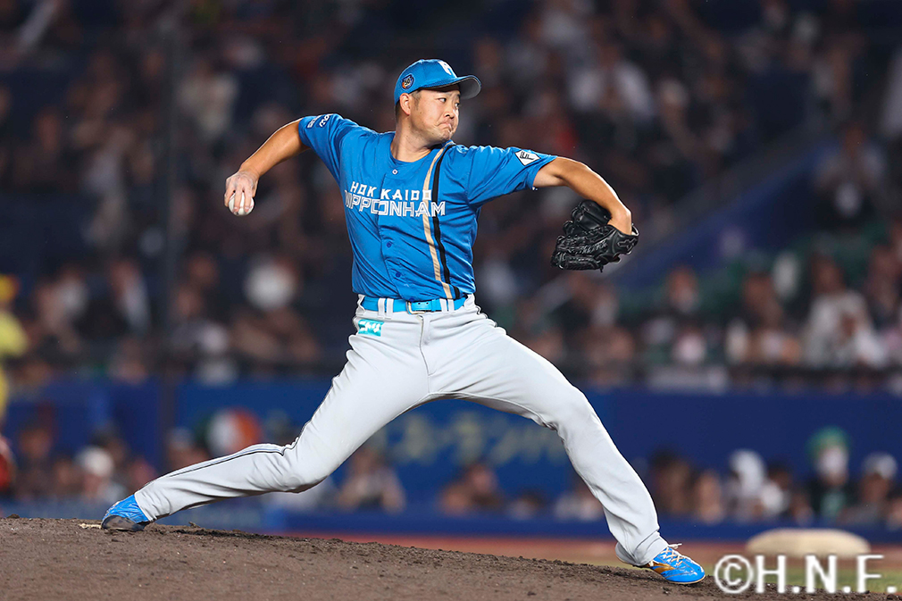 9回、四番手の齋藤友投手"