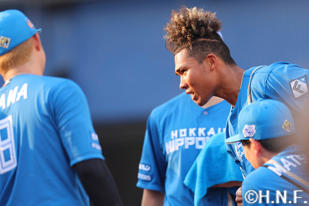 試合前、声出しをする水谷選手"