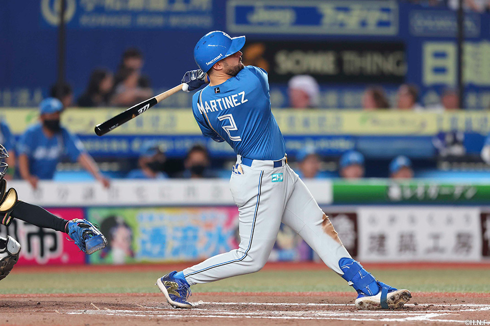 7回表、同点適時打を放つマルティネス選手