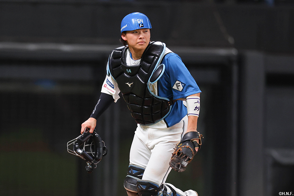 5回表、好守を見せた田宮選手