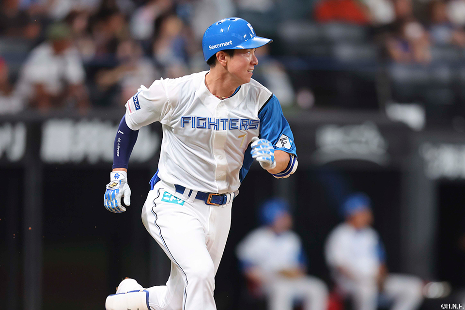 5回裏、二塁打を放った松本剛選手01 