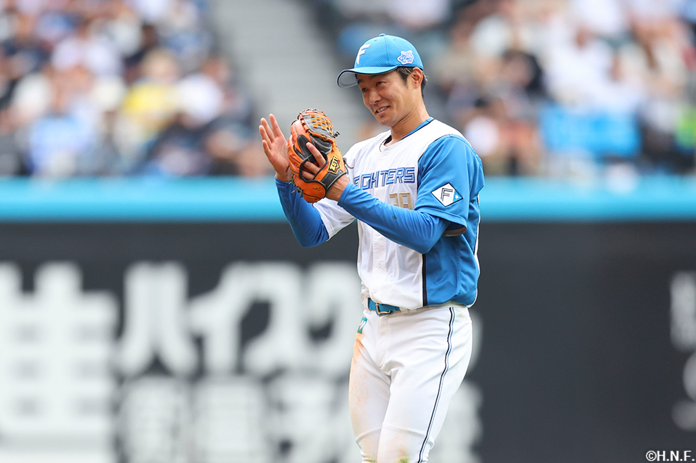 5回表、守備につく石井選手