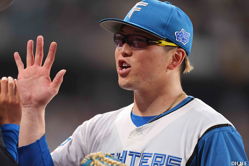 9回表を抑えた生田目投手