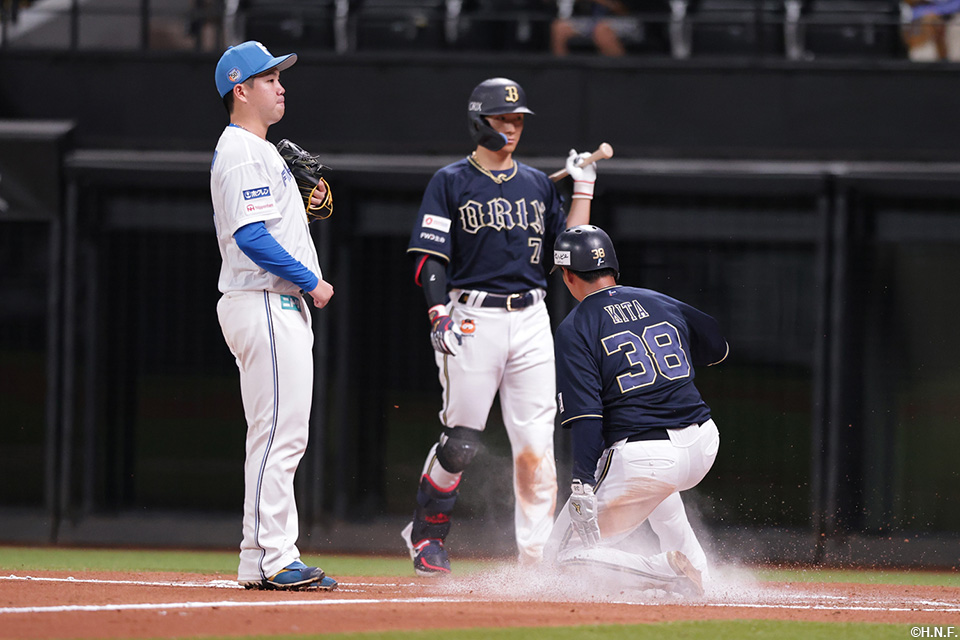 6回表、バッテリーミスで勝ち越しを許した金村投手