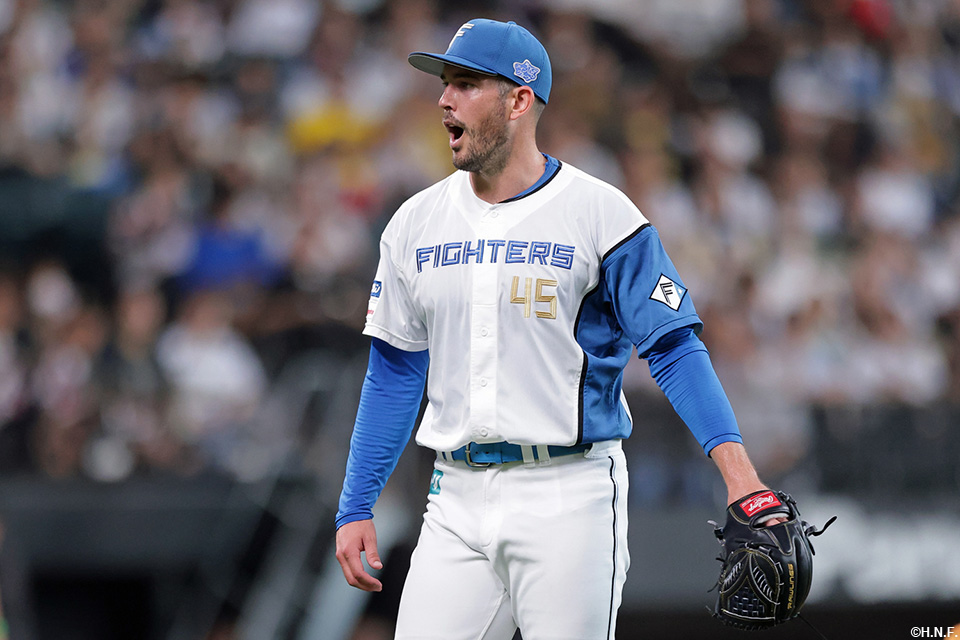 2回表、ピンチを抑えたバーヘイゲン投手