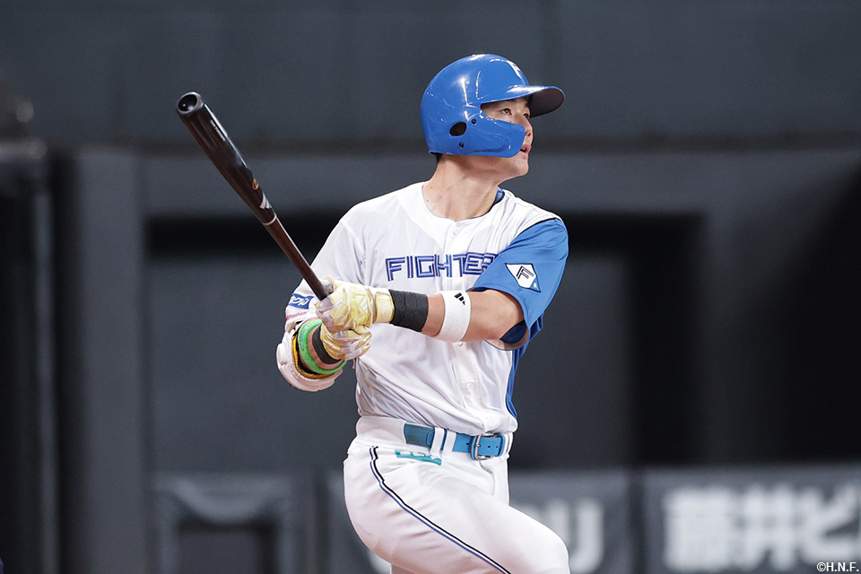 3回裏、二塁打を放つ清宮選手01