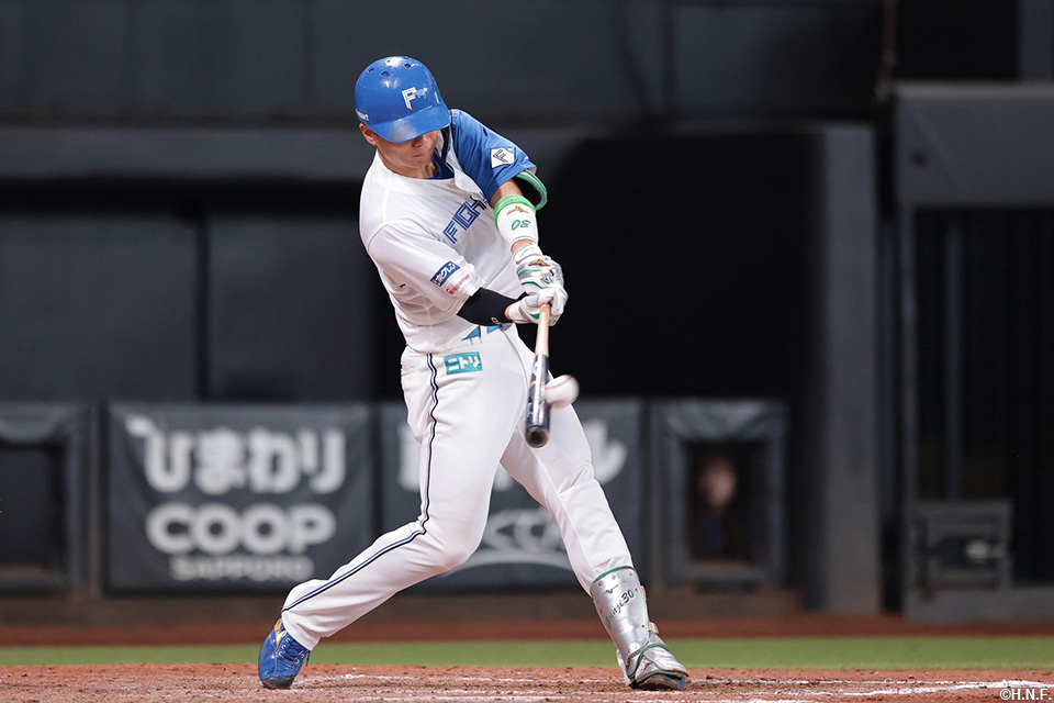 9回裏、サヨナラ本塁打を放つ郡司選手01