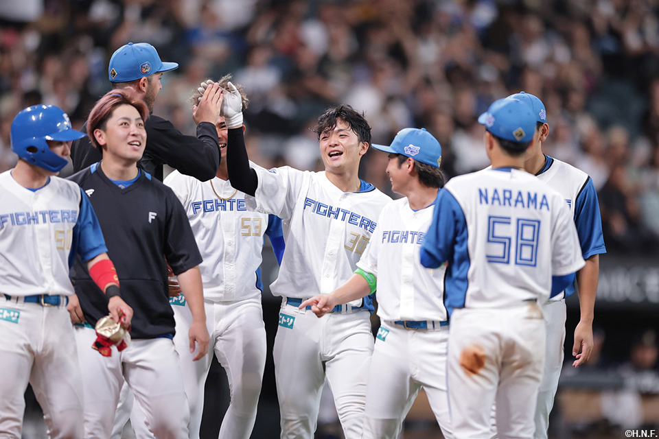 9回裏、サヨナラ本塁打を放つ郡司選手03