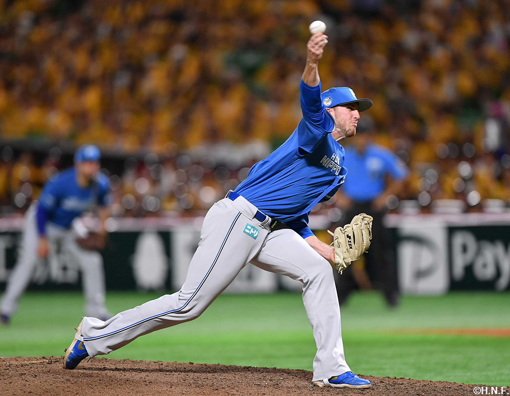 8回、四番手のマーフィー投手"