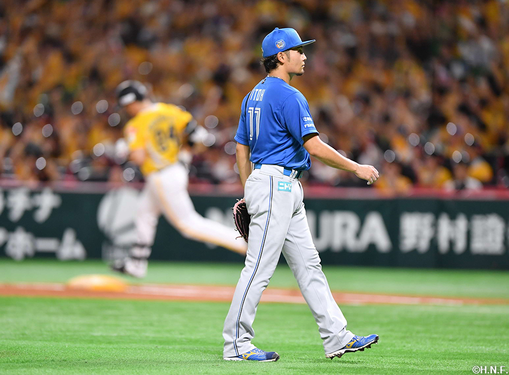 4回裏、先制本塁打をあびた伊藤投手