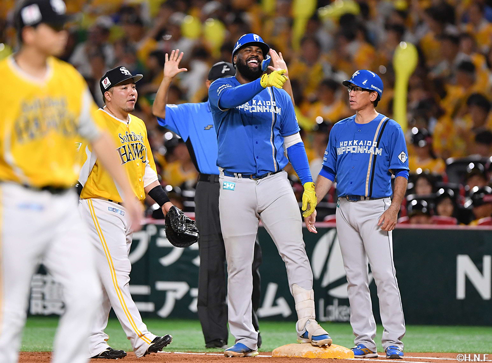 7回表、ライトへヒットを放ったレイエス選手