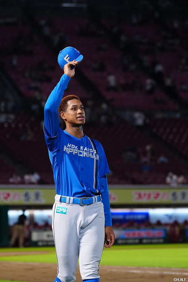 ヒーローの万波選手