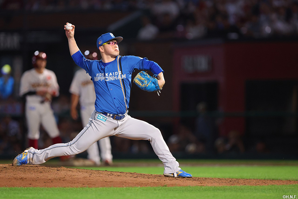 7回裏、ピンチを抑えた生田目投手01