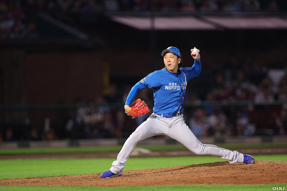 8回、三番手の宮西投手01