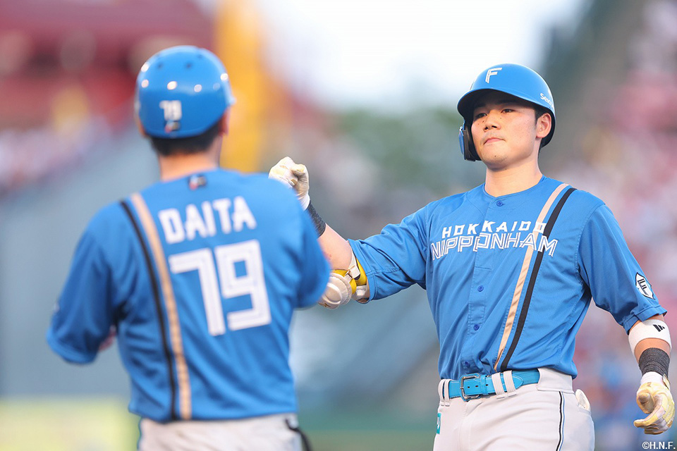 1回表、先制適時打を放つ清宮選手02