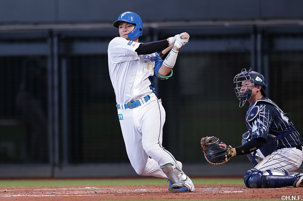 4回裏、三ゴロに倒れる郡司選手