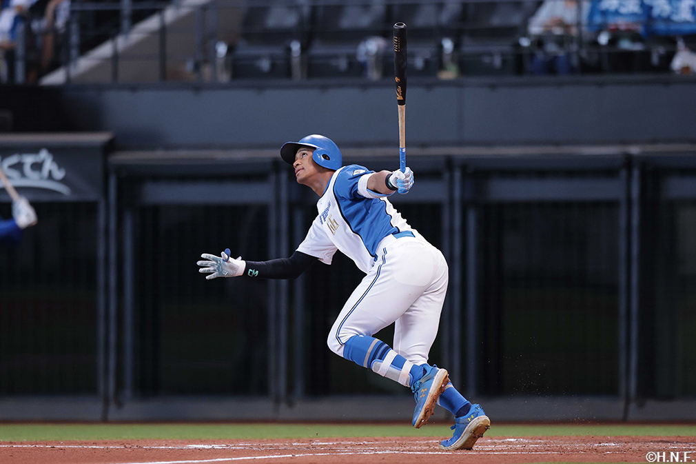 4回裏、中飛に倒れる万波選手