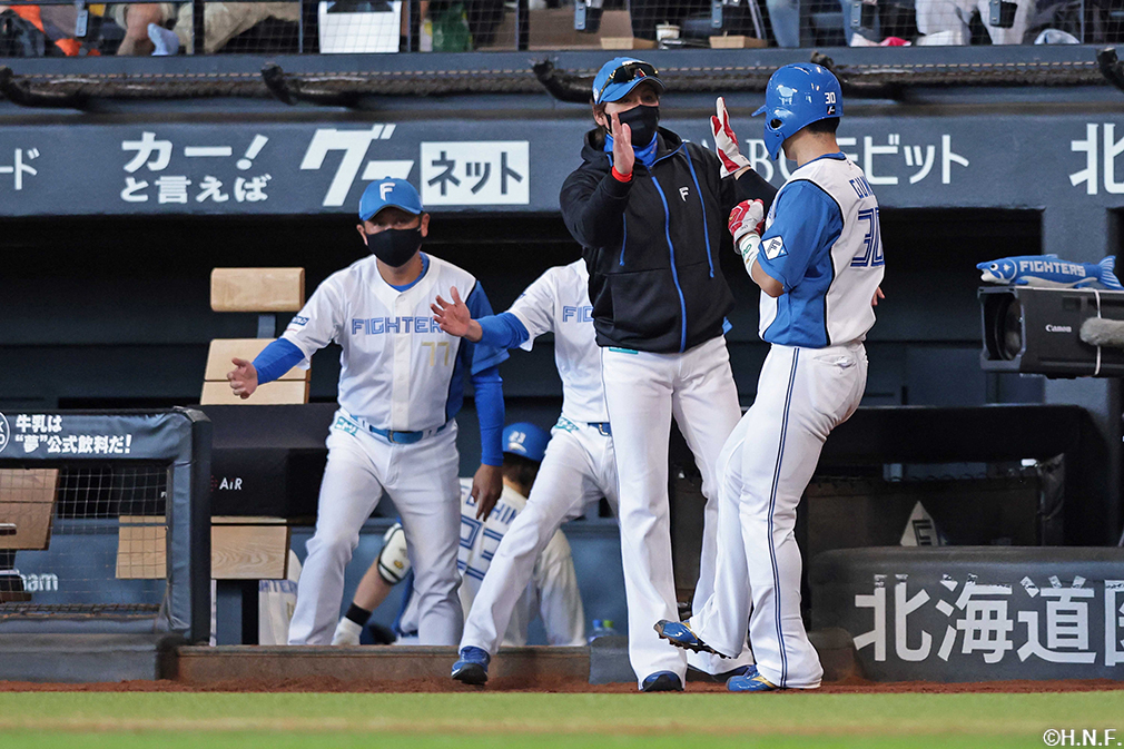 7回裏、生還した郡司選手