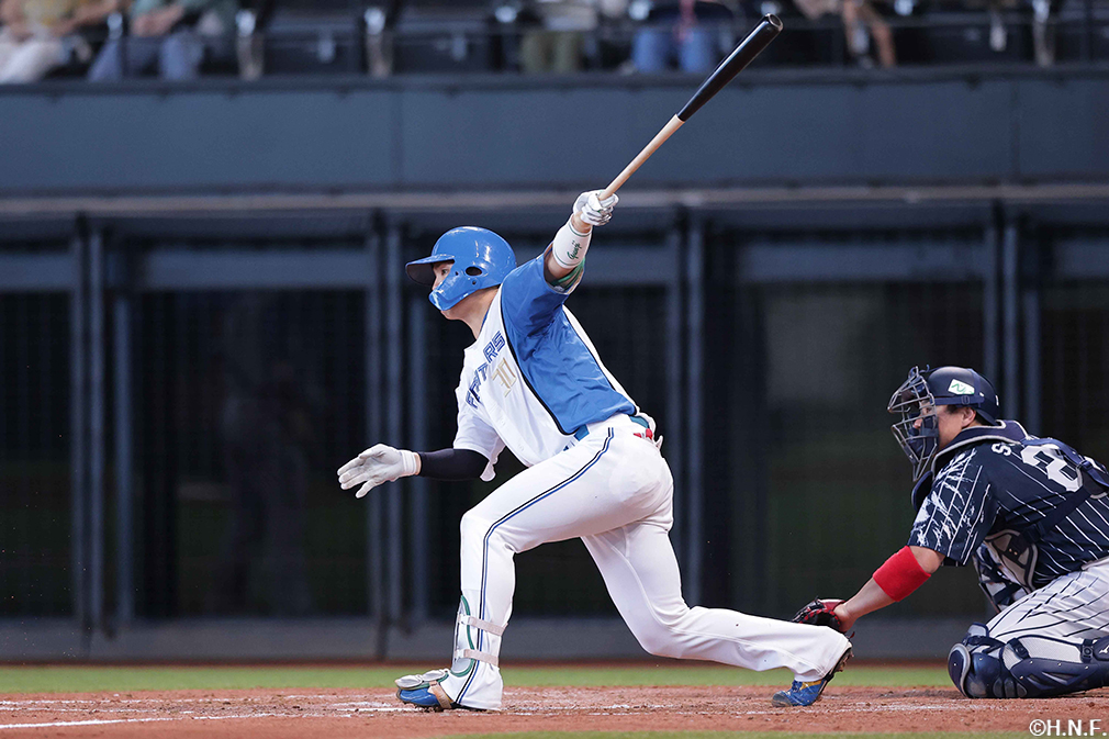 5回裏、内野ゴロの間に決勝点をあげる郡司選手