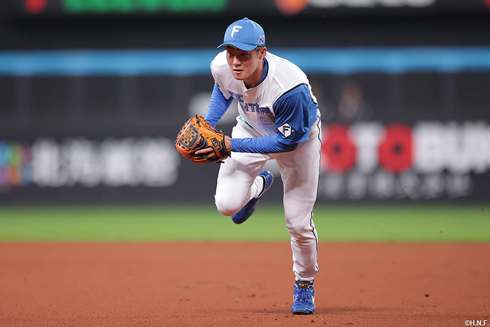 3回表、好守をみせる石井選手