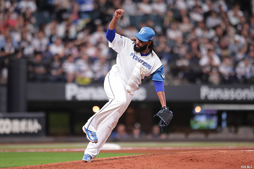 9回、四番手のザバラ投手