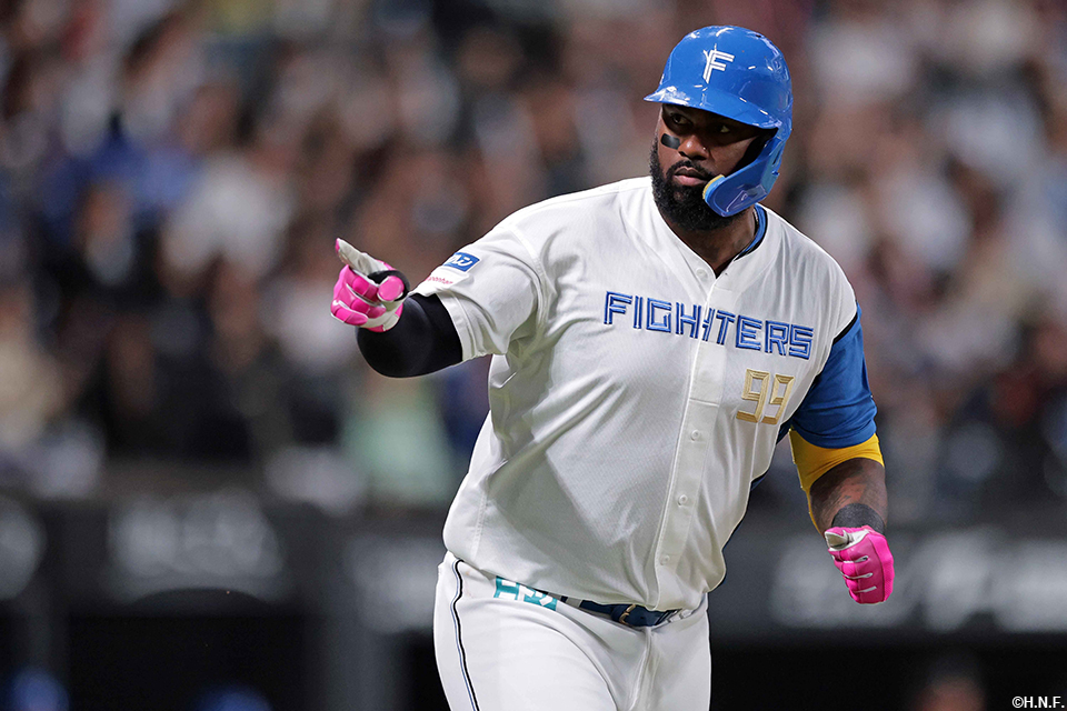 1回裏、同点の本塁打を放つレイエス選手02